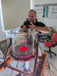 A Salt Diapiric Experiment Focusing On The Internal Structure Evolution.